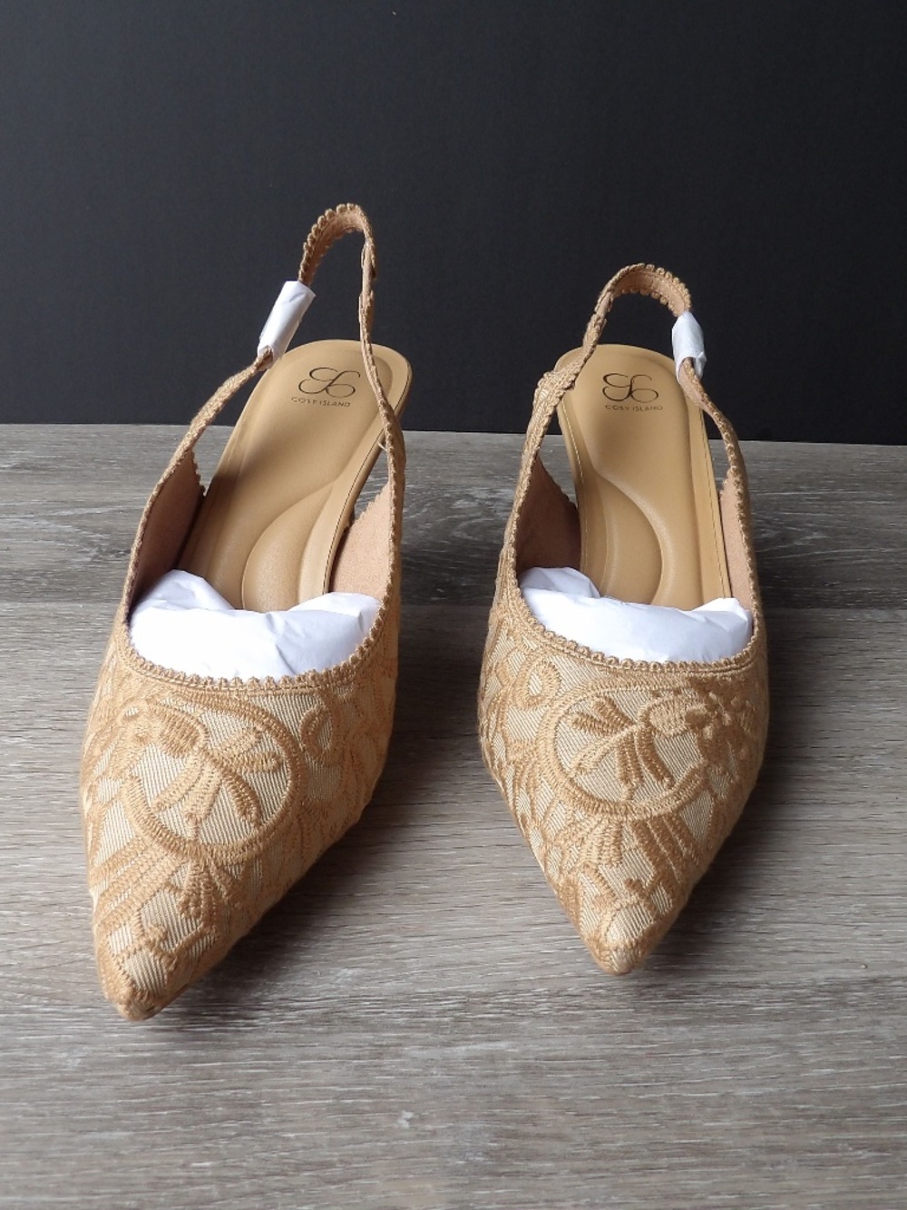 Embrodance kitten heels